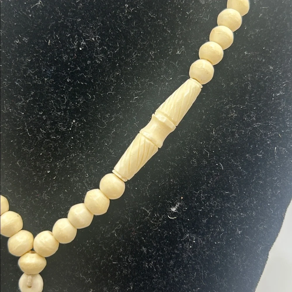 1950’s Vintage Bone Carved Floral Pendant Necklace